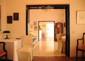 Akrotiri Hotel 3
