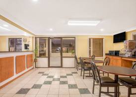 Super 8 by Wyndham Sumter 2