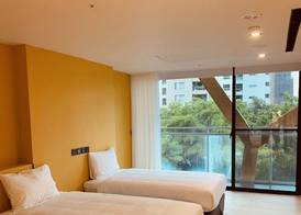 Comin' Place HSR Hotel 3
