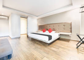 Hotel 202 5