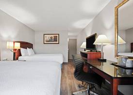 Days Inn by Wyndham Utica 5