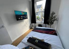 London-2Br-Sleeps6-SkySports-Netflix-DisneyPlus 2