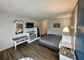 Ozark Inn and Suites 3