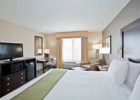 Holiday Inn Express & Suites HAYS by IHG 4