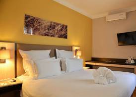 Cresta Oasis Hotel 5