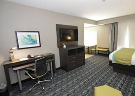 Holiday Inn Express And Suites Pasadena Houston Southeast by IHG 2