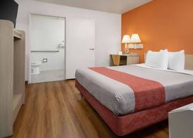 Motel 6 Buena Park, CA - Knotts Berry Farm - Disneyland 3