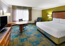 La Quinta by Wyndham Haywood Mall-Near Greenville Downtown 4