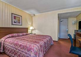 HomeSpring Inn & Studios 5