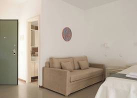 Reina Apartments 4