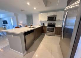 Bay Breeze Premium Apartments by Eskape Collection 3
