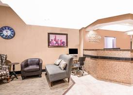 Microtel Inn & Suites by Wyndham Rochester North Mayo Clinic 2