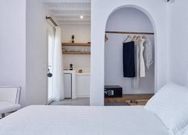 Mykonos Waves Beach House & Suites 4