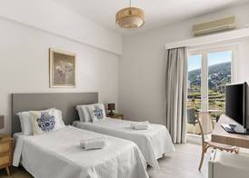Paradise Art Hotel by Mr and Mrs White 5