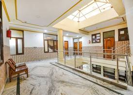 Fabhotel Royal Inn 2