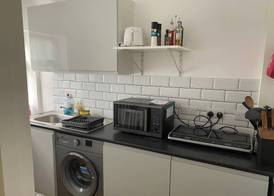 Slough - Sleeps 3 - PetFriendly - Riverside - Bay 4