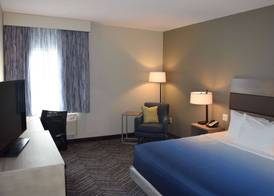 La Quinta Inn & Suites by Wyndham Middletown-Goshen 5