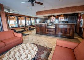 Christopher Inn and Suites 3