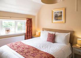 Pettifers Freehouse Hotel 5