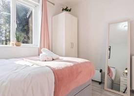 1 Bedroom Apartment Sleeps 4, Free Parking, Tv 2