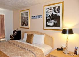 El Trovatore Motel 5