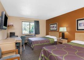 Super 8 by Wyndham Charlotte/Amusement Park Area 4