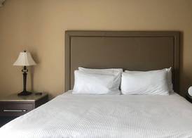 Wyndham Riverfront Hotel 4