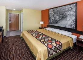 Super 8 by Wyndham Rochester 4