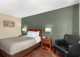 Econo Lodge Longmont East 5