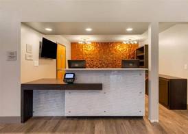 Days Inn & Suites by Wyndham Bowling Green 3