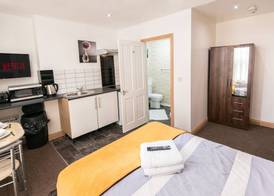 Snooze Apartments Flat 51 5
