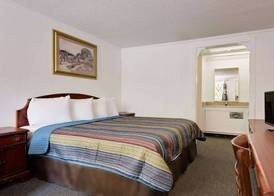 Knights Inn Macedonia 3