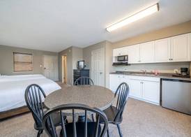 The Hamilton - Lakefront & Studio Suites, Hot Springs 4