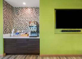 La Quinta by Wyndham Pomona 3
