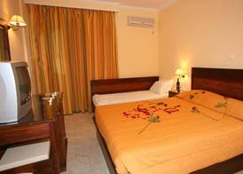ROSELANDS HOTEL BUNGALOWS 3