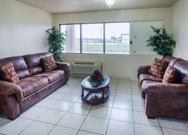 Super 8 by Wyndham Giddings 2