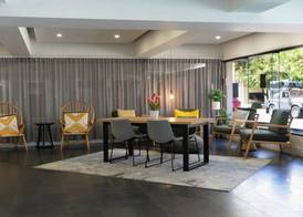 Cosmopolitan Hotel and Apartments 5