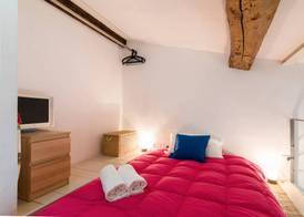 GuestHost - Della Scala Modern Apartment 3