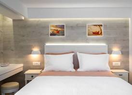 White Pearls-Adults Only Luxury Suites 5