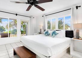 Pelican Beach Hotel 2