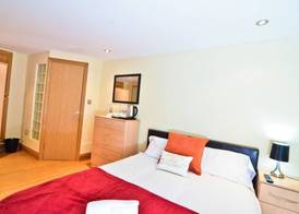 Thames view house 4