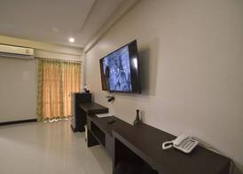 Gold Airport Suites 5