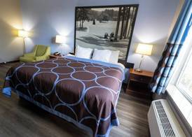 Super 8 by Wyndham Smithfield-Selma 5