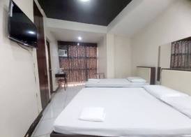 OYO 924 Cosmo Hotel Espana Near Ust 5