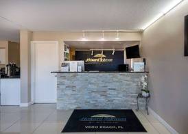 Howard Johnson by Wyndham Vero Beach/I-95 2