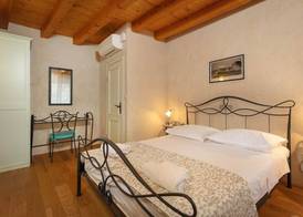 Villa Mama - Traditional Apartments in Omis, free parking 2