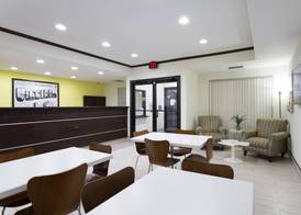 Super 8 by Wyndham Petersburg 3
