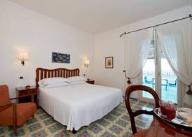 Hotel Aurora 5