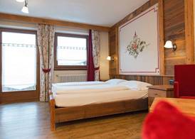 Hotel Crosal 4