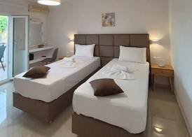Roussa's Apartments 4